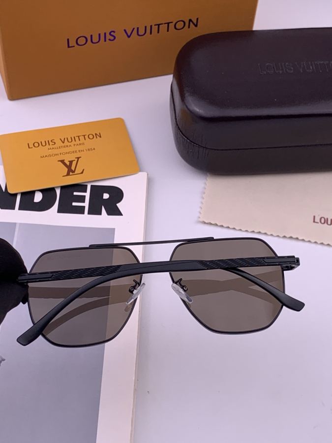 LV glasses LV men's colorful aviator polarized sunglasses Material: HD nylon thickened card slot — 1:1 Replica — photo 5