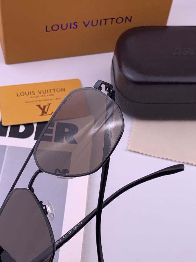 LV glasses LV men's colorful aviator polarized sunglasses Material: HD nylon thickened card slot — 1:1 Replica — photo 7