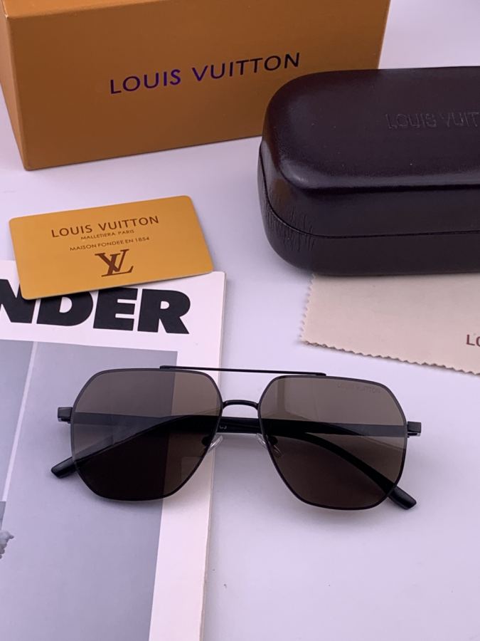 LV glasses LV men's colorful aviator polarized sunglasses Material: HD nylon thickened card slot — 1:1 Replica — photo 9