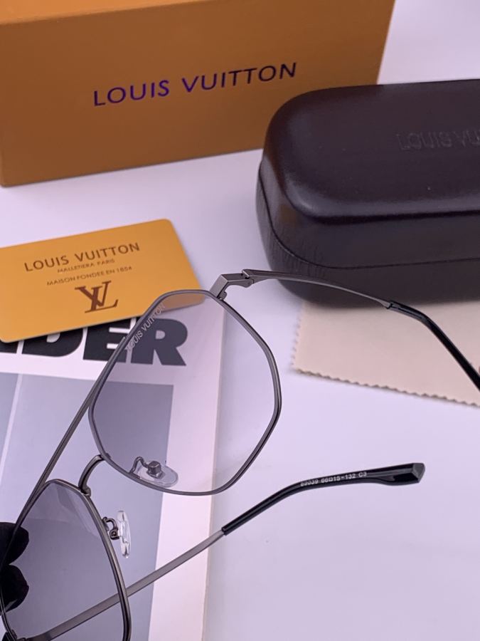 LV glasses LV men's colorful aviator polarized sunglasses Material: HD nylon thickened card slot — 1:1 Replica — photo 4