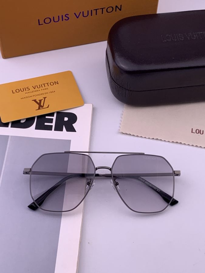 LV glasses LV men's colorful aviator polarized sunglasses Material: HD nylon thickened card slot — 1:1 Replica — photo 9