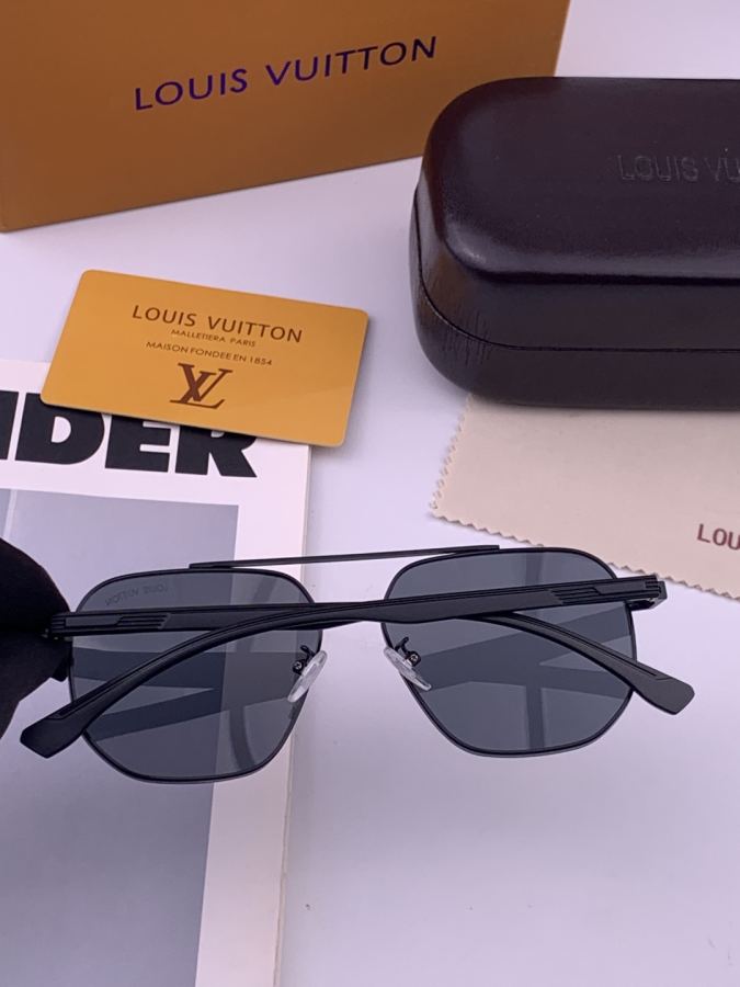 LV glasses LV men's colorful aviator polarized sunglasses Material: HD nylon thickened card slot — AAA Quality Replica — photo 5