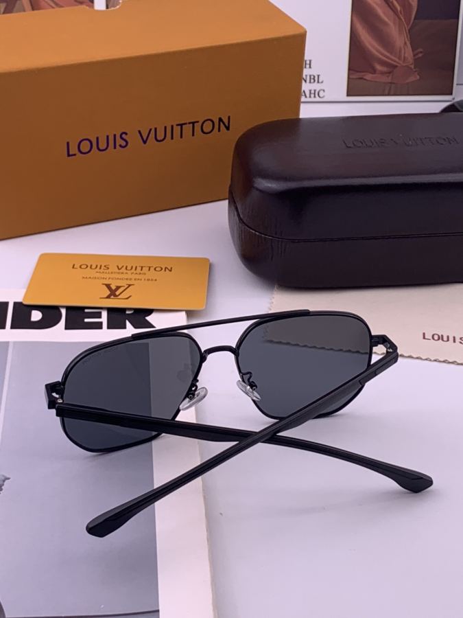 LV glasses LV men's colorful aviator polarized sunglasses Material: HD nylon thickened card slot — AAA Quality Replica — photo 8