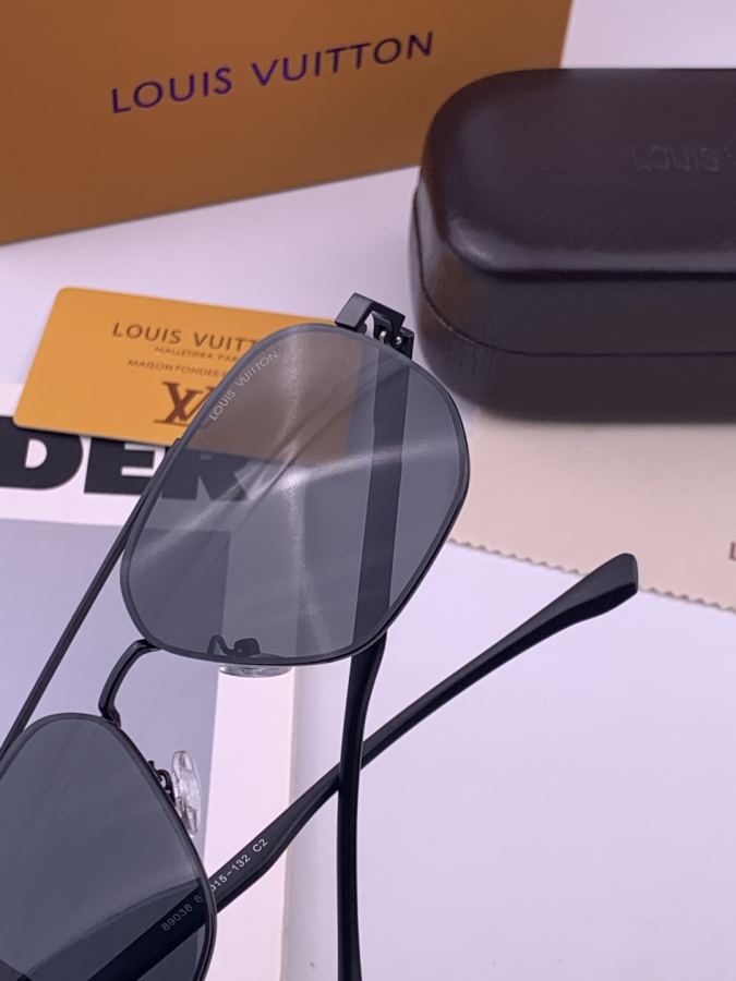LV glasses LV men's colorful aviator polarized sunglasses Material: HD nylon thickened card slot — AAA Quality Replica — photo 7