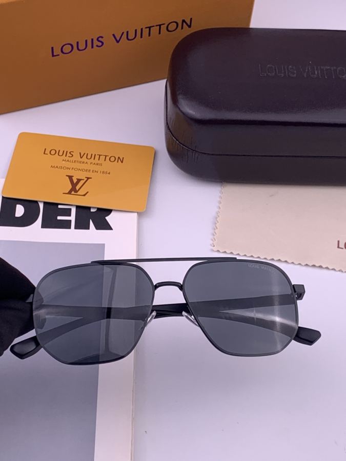 LV glasses LV men's colorful aviator polarized sunglasses Material: HD nylon thickened card slot — AAA Quality Replica — photo 2