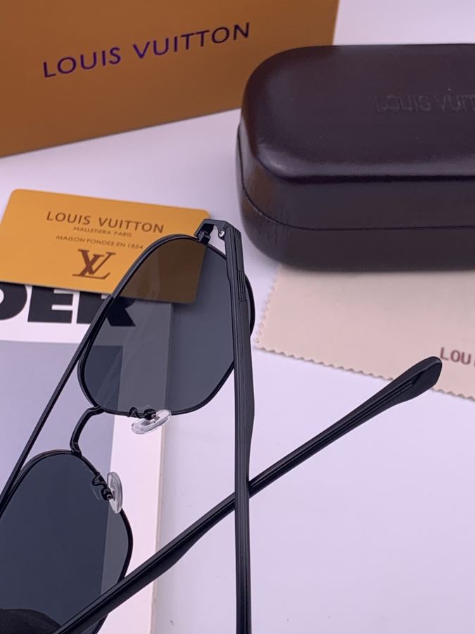 LV glasses LV men's colorful aviator polarized sunglasses Material: HD nylon thickened card slot — AAA Quality Replica — photo 6