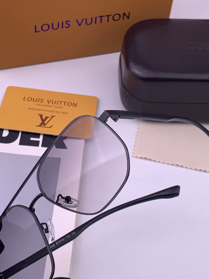LV glasses LV men's colorful aviator polarized sunglasses Material: HD nylon thickened card slot — 1:1 Replica For Sale — photo 4