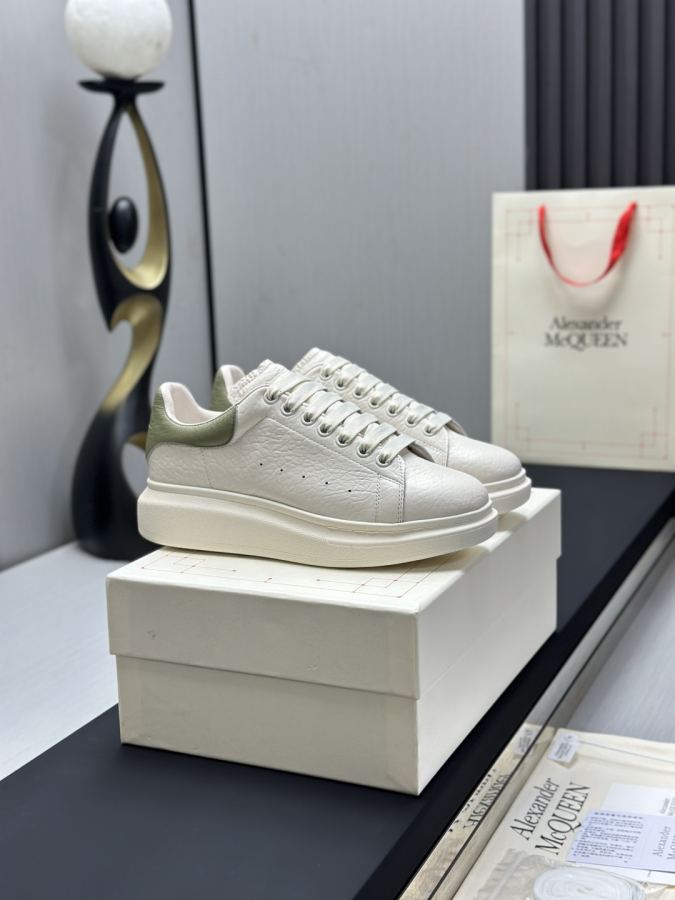 Alexander Mc Queen Women's Shoes Factory ¥ ( Top Version ). Newly upgraded classic Mc Queen white — AAA Quality Replica — photo 2