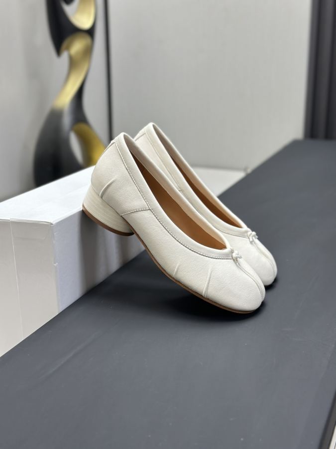 Maison margiela women's shoes Maison Margiela MM6 Tabi — Premium Replica — photo 4