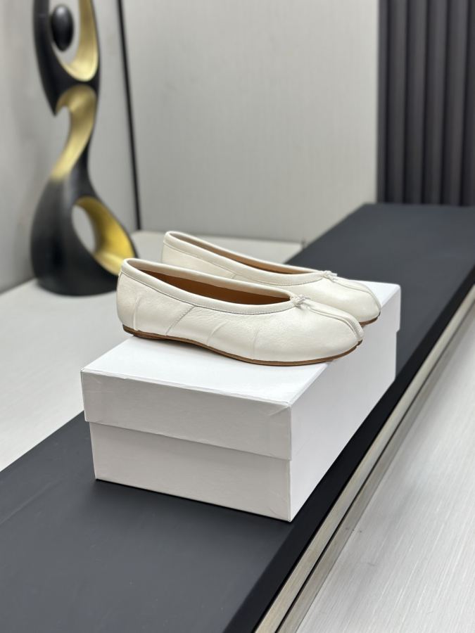 Maison margiela women's shoes Maison Margiela MM6 Tabi — 1:1 Replica For Sale — photo 2
