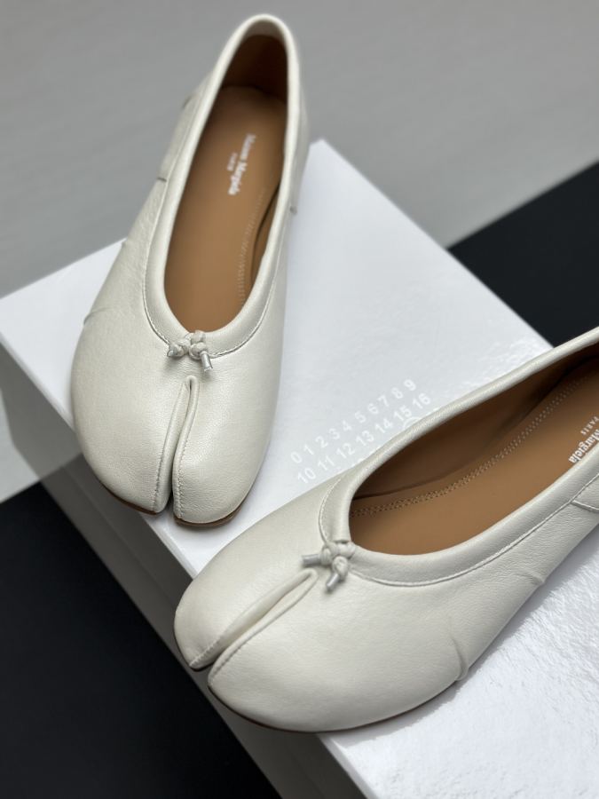 Maison margiela women's shoes Maison Margiela MM6 Tabi — 1:1 Replica For Sale — photo 5