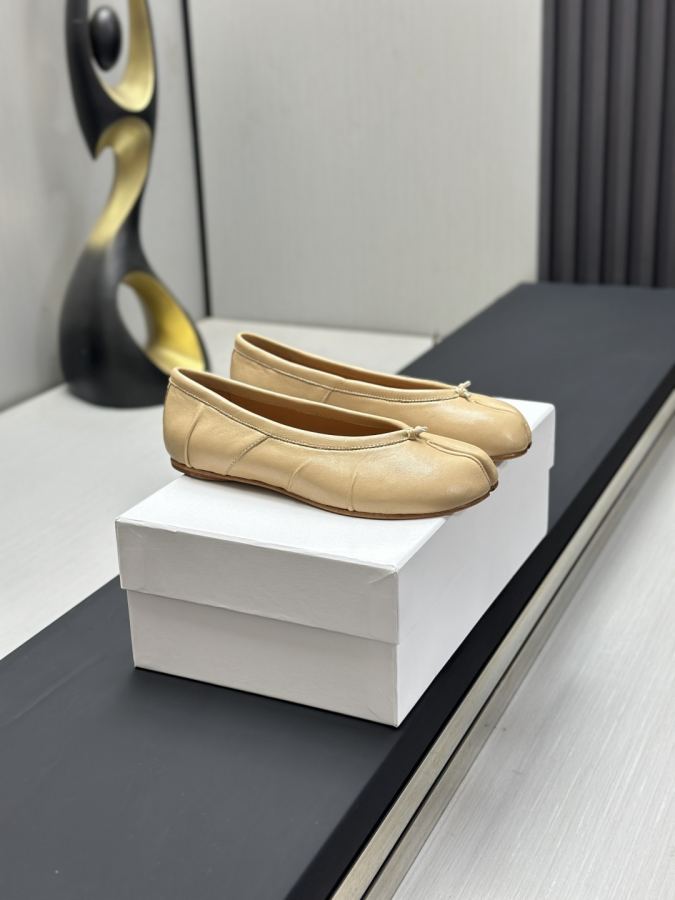 Maison margiela women's shoes Maison Margiela MM6 Tabi — AAA Quality Replica — photo 2