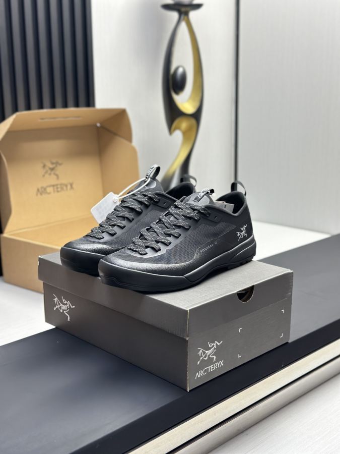 Fendi women's shoes Factory direct sales (men) Arc'teryx casual sports shoes — Premium Replica