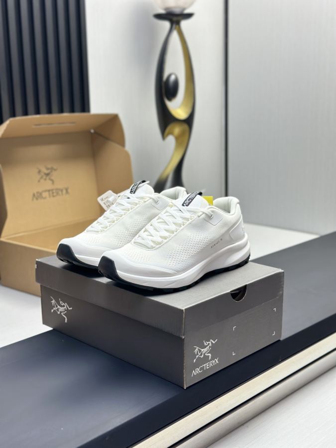 Fendi women's shoes Factory direct sales (men) Arc'teryx casual sports shoes — AAA Quality Replica