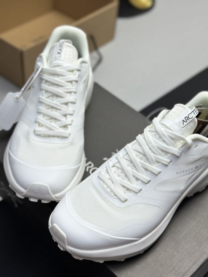 Fendi women's shoes Factory direct sales (couples model) Arc'teryx casual sneakers — Premium Replica — photo 5
