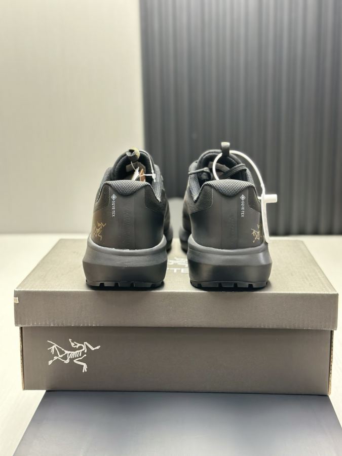 Fendi women's shoes Factory direct sales (couples model) Arc'teryx casual sneakers — 1:1 Replica — photo 7