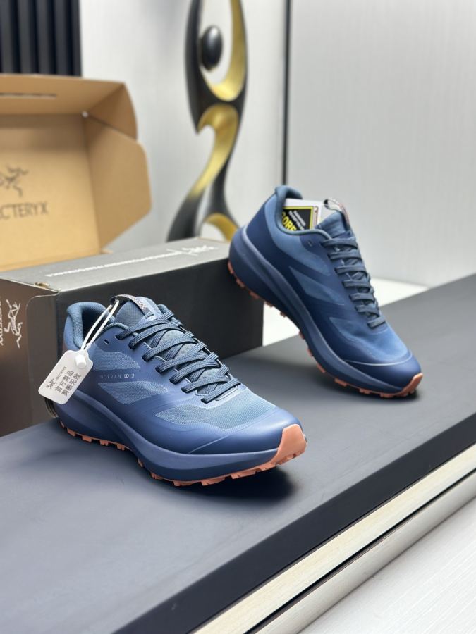 Fendi women's shoes Factory Men's — 1:1 Replica For Sale — photo 3