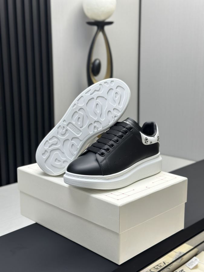 Alexander Mc Queen Women's Shoes Factory ¥ ( Top version ) Newly upgraded classic Mc Queen white — 1:1 Replica — photo 6