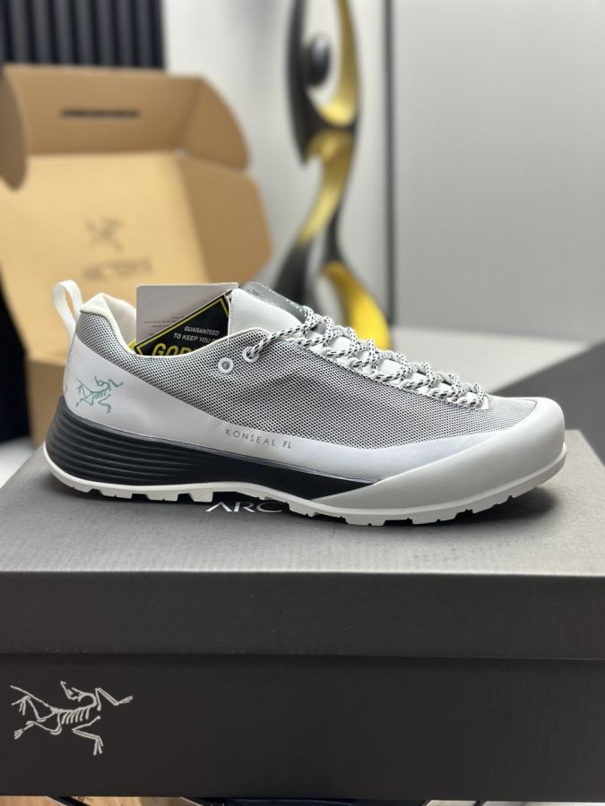 Fendi women's shoes Factory Men's — AAA Quality Replica — photo 9
