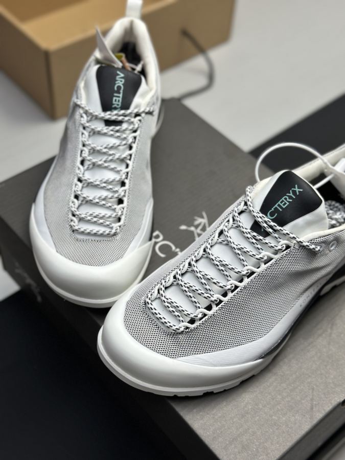 Fendi women's shoes Factory Men's — AAA Quality Replica — photo 5