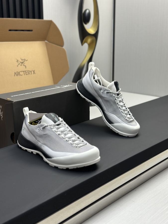 Fendi women's shoes Factory Men's — AAA Quality Replica — photo 3