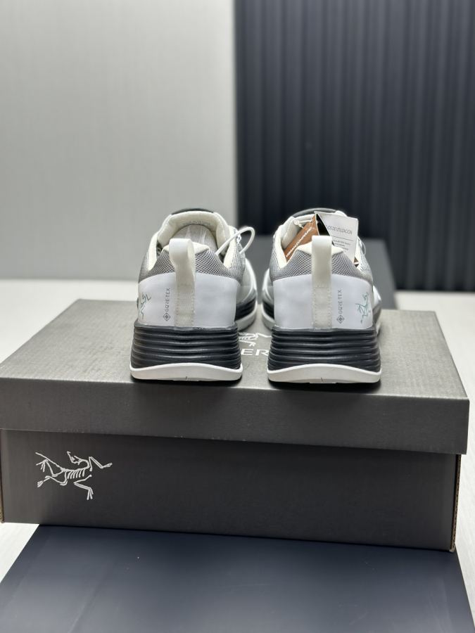 Fendi women's shoes Factory Men's — AAA Quality Replica — photo 7