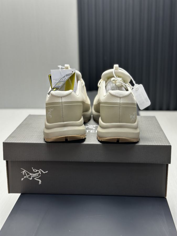 Fendi women's shoes Factory direct sales (couples model) Arc'teryx casual sneakers — AAA Quality Replica — photo 7