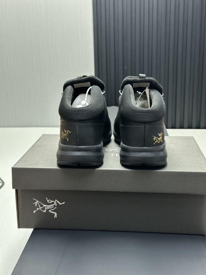 Fendi women's shoes Factory direct sales (men) Arc'teryx casual sports shoes — Premium Replica — photo 7