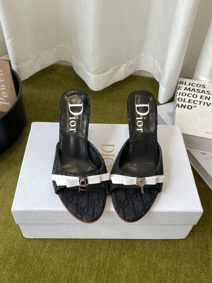 Dior women's shoes Dior 2026ss New Keychain — 1:1 Replica For Sale