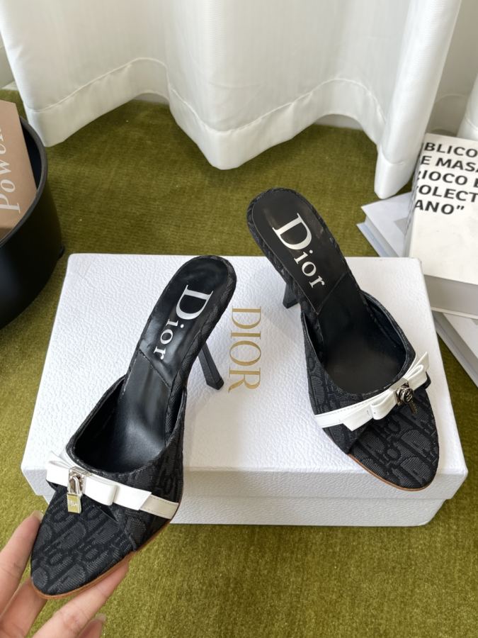 Dior women's shoes Dior 2026ss New Keychain — 1:1 Replica For Sale — photo 3