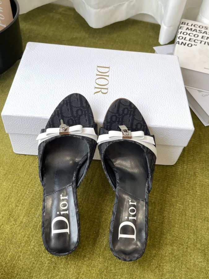 Dior women's shoes Dior 2026ss New Keychain — 1:1 Replica For Sale — photo 7
