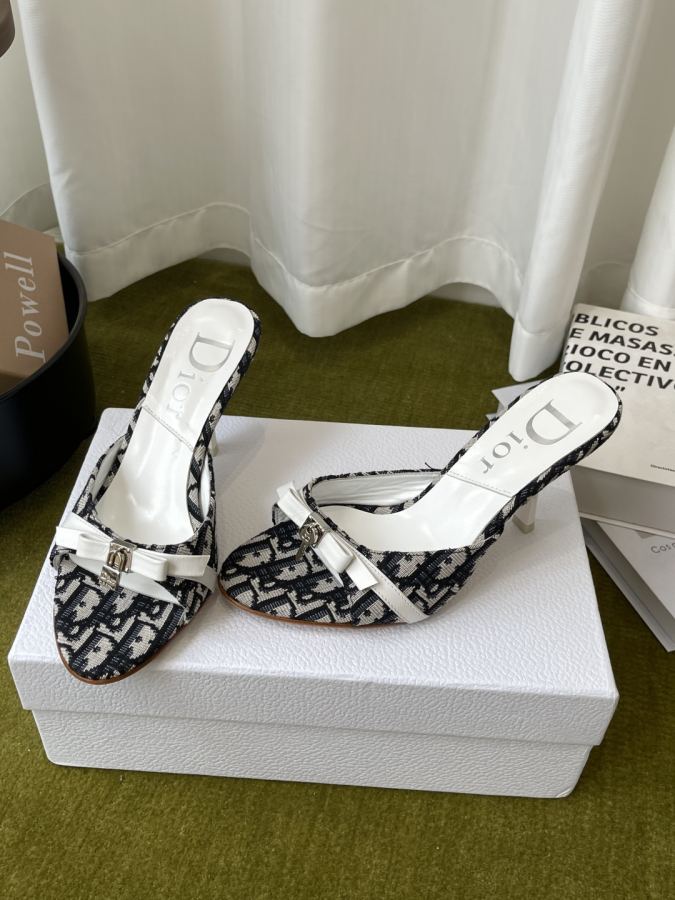 Dior women's shoes Dior 2026ss New Keychain — Premium Replica — photo 9