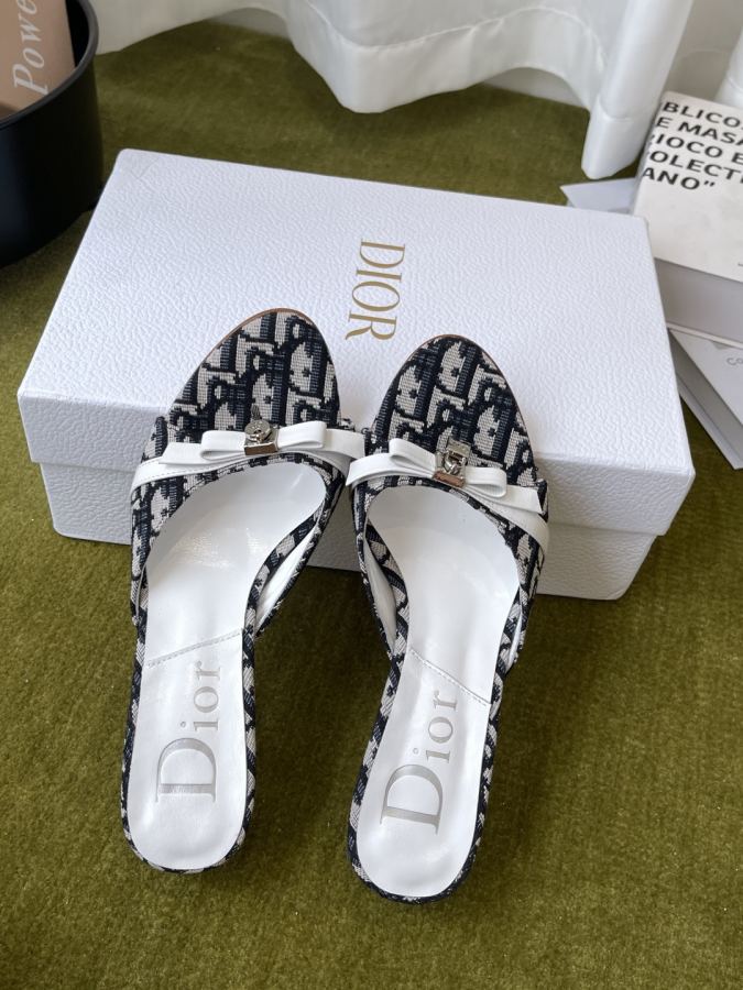 Dior women's shoes Dior 2026ss New Keychain — Premium Replica — photo 7