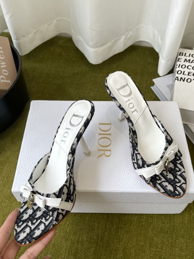 Dior women's shoes Dior 2026ss New Keychain — Premium Replica — photo 3