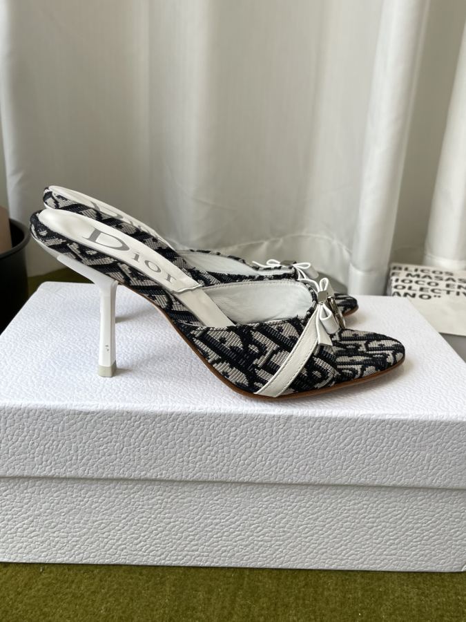 Dior women's shoes Dior 2026ss New Keychain — Premium Replica — photo 2