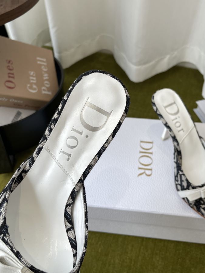 Dior women's shoes Dior 2026ss New Keychain — Premium Replica — photo 4