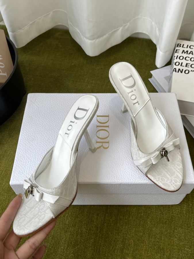 Dior women's shoes Dior 2026ss New Keychain — 1:1 Replica — photo 3
