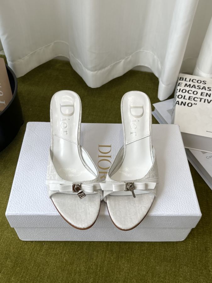 Dior women's shoes Dior 2026ss New Keychain — 1:1 Replica