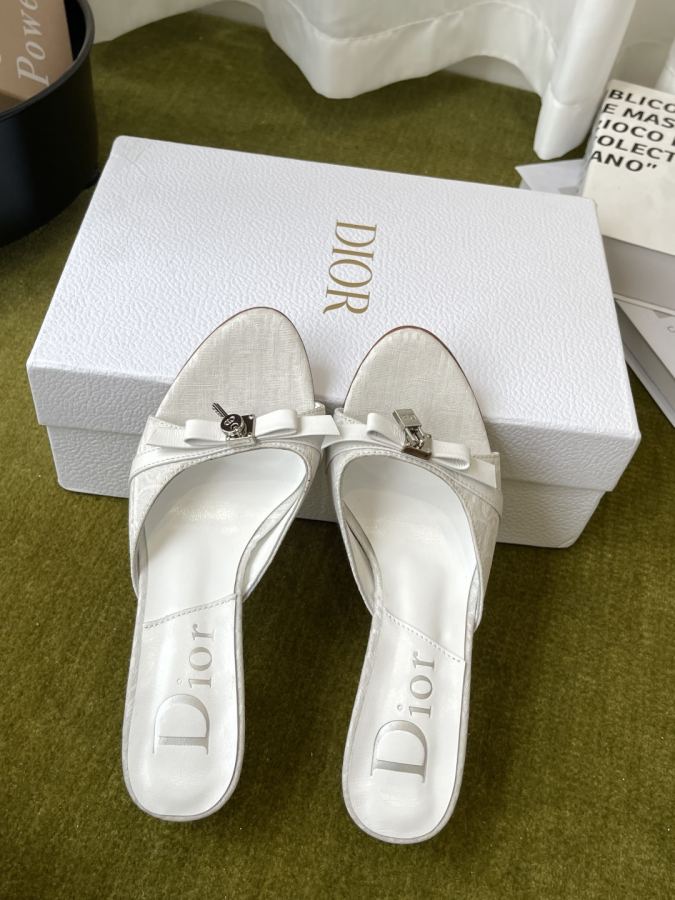 Dior women's shoes Dior 2026ss New Keychain — 1:1 Replica — photo 7