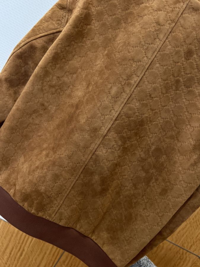 Gucci uomo GUCCI Giacca in pelle martellata scamosciata con colletto rialzato con doppia G in rilievo — photo 7