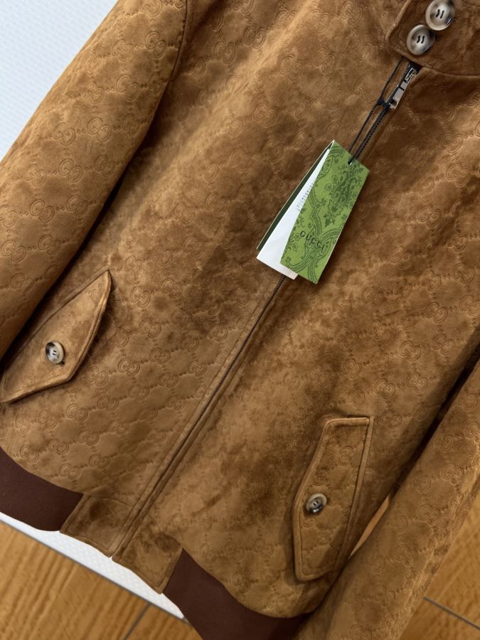 Gucci uomo GUCCI Giacca in pelle martellata scamosciata con colletto rialzato con doppia G in rilievo — photo 4