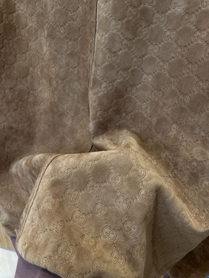 Gucci uomo GUCCI Giacca in pelle martellata scamosciata con colletto rialzato con doppia G in rilievo — photo 8
