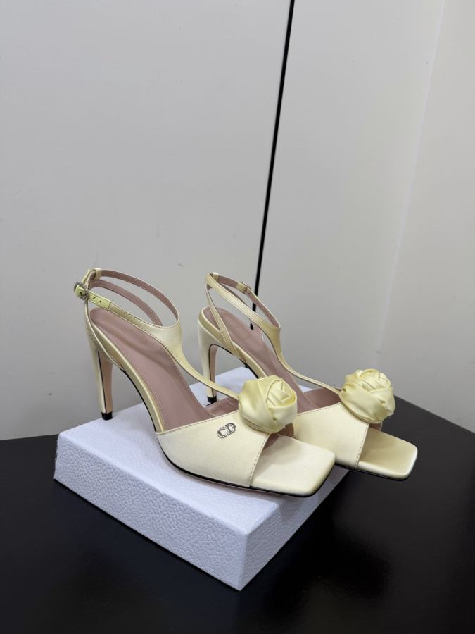 Dior women's shoes Dior flower-embellished high heels. A kind of complex beauty during the economic — 1:1 Replica — photo 2