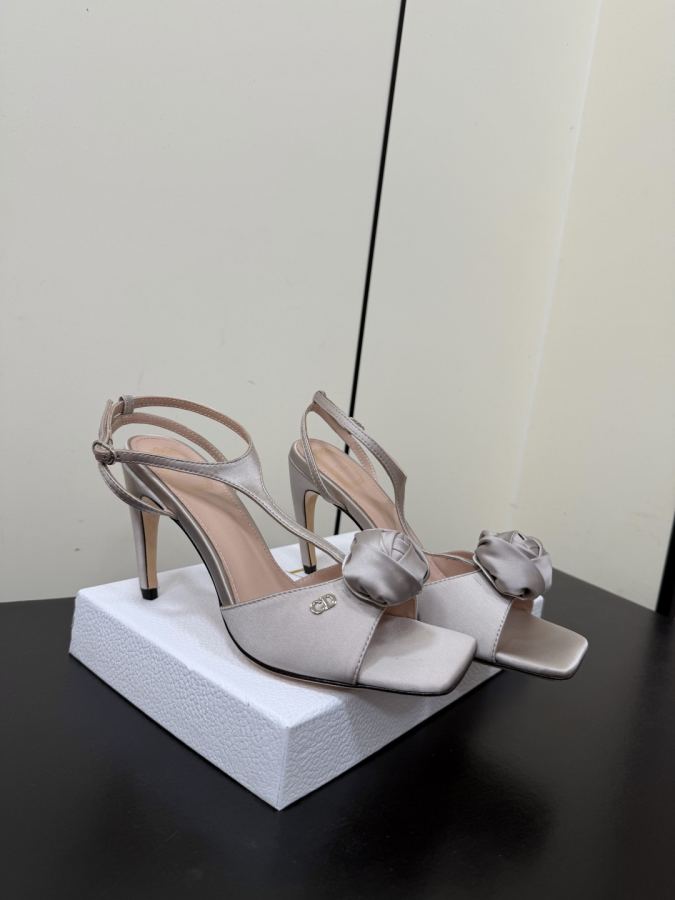 Dior women's shoes Dior flower-embellished high heels. A kind of complex beauty during the economic — 1:1 Replica For Sale — photo 2
