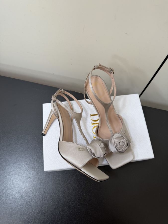 Dior women's shoes Dior flower-embellished high heels. A kind of complex beauty during the economic — 1:1 Replica For Sale — photo 5