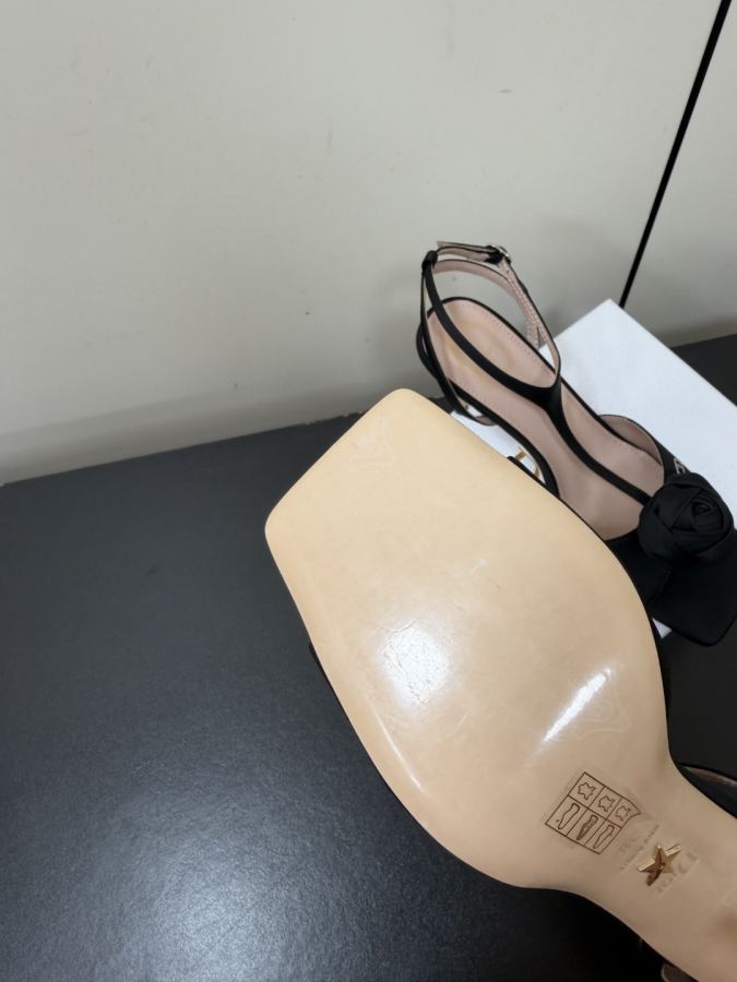 Dior women's shoes Dior flower-embellished high heels. A kind of complex beauty during the economic — Premium Replica — photo 9