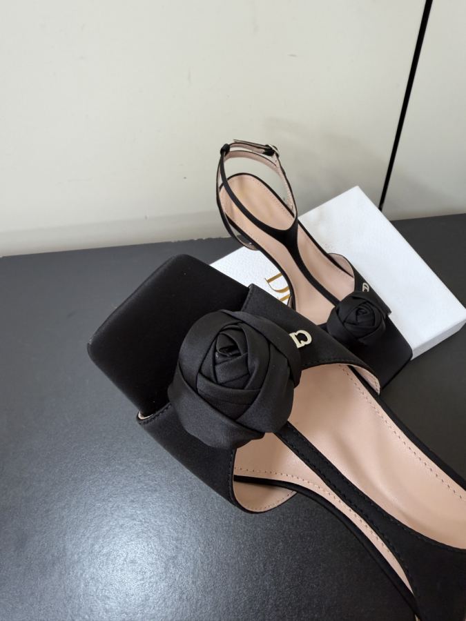 Dior women's shoes Dior flower-embellished high heels. A kind of complex beauty during the economic — Premium Replica — photo 6