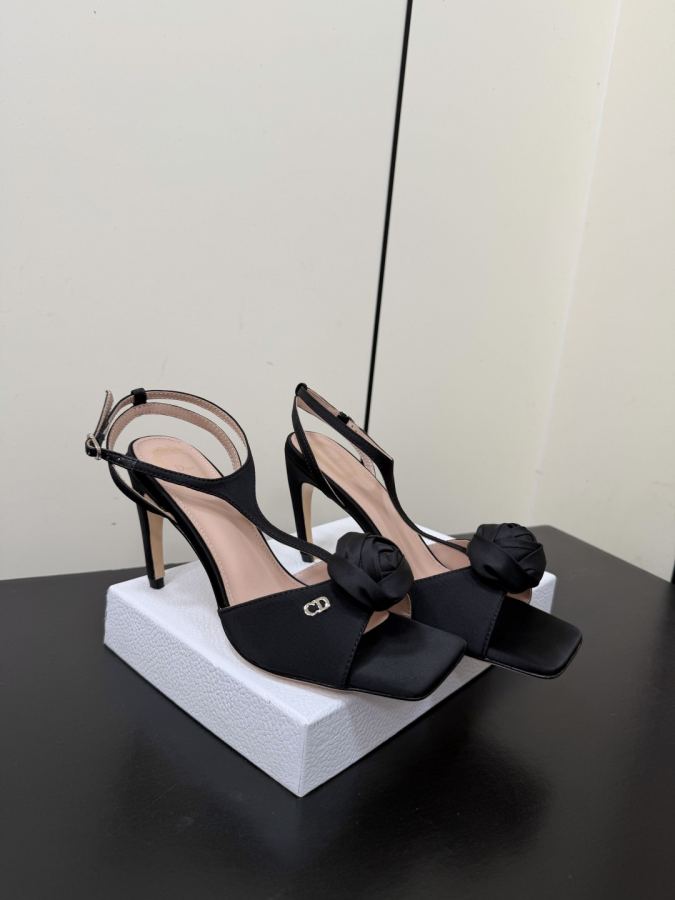 Dior women's shoes Dior flower-embellished high heels. A kind of complex beauty during the economic — Premium Replica — photo 2