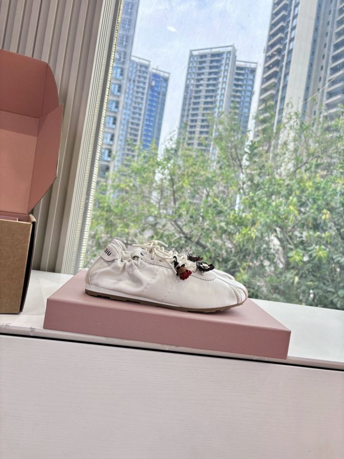 Miumiu women's shoes G086 Miu 2026 New Miu — Premium Replica — photo 5