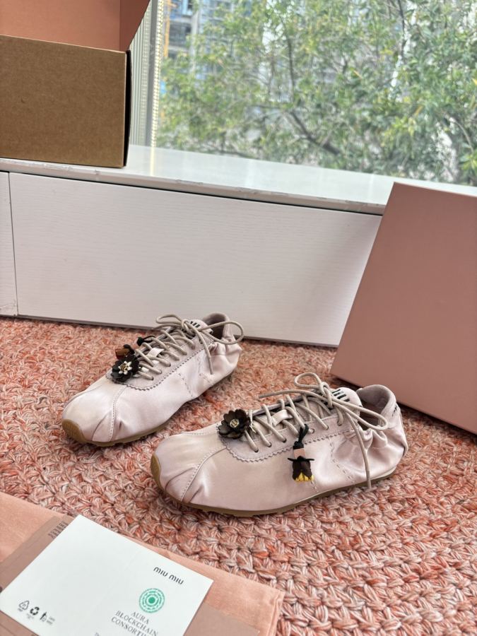 Miumiu women's shoes G086 Miu 2026 New Miu — AAA Quality Replica — photo 2